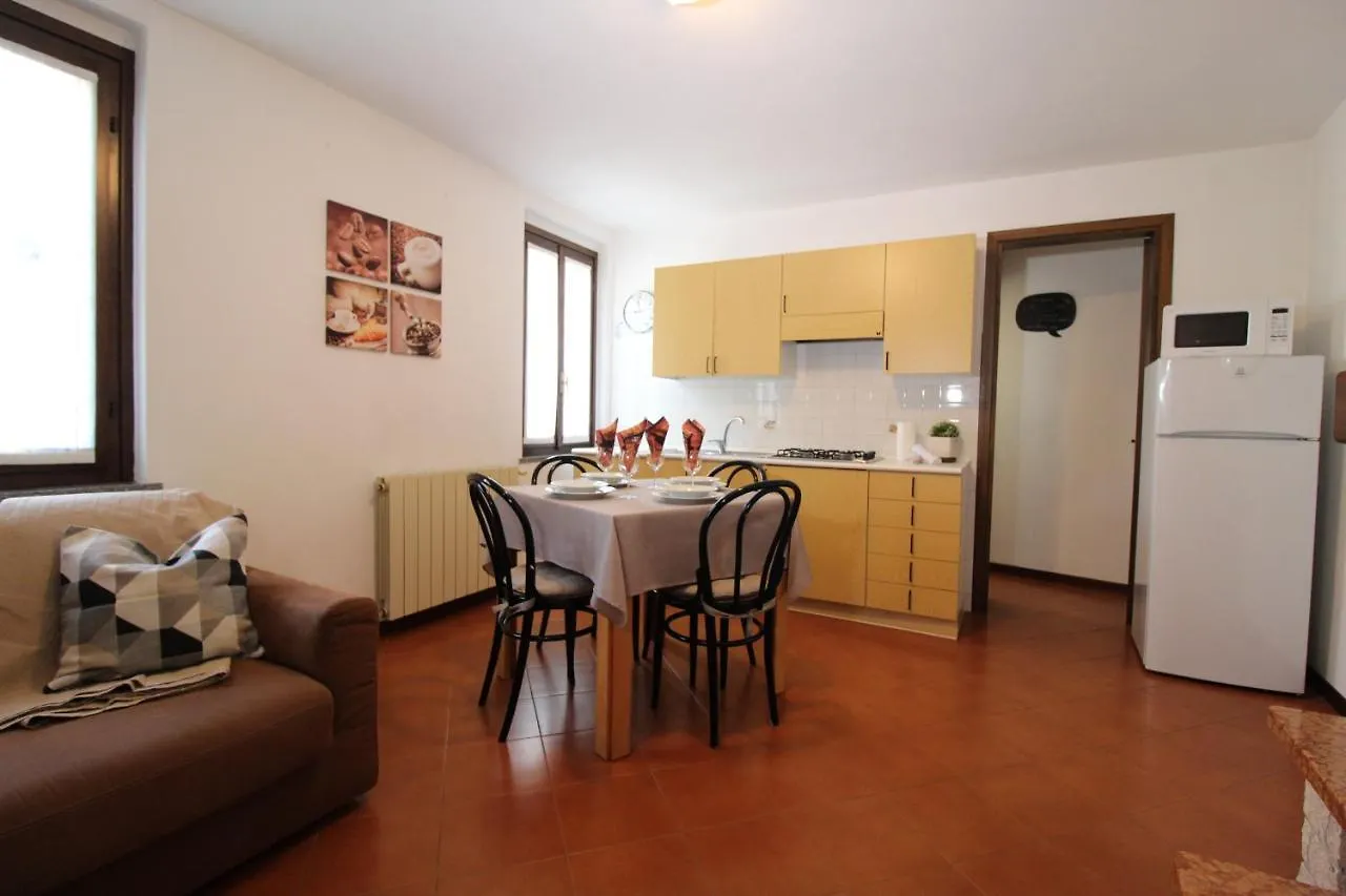 Casa vacanze Ca' Marietta al Centro Storico Villa Borno Italia