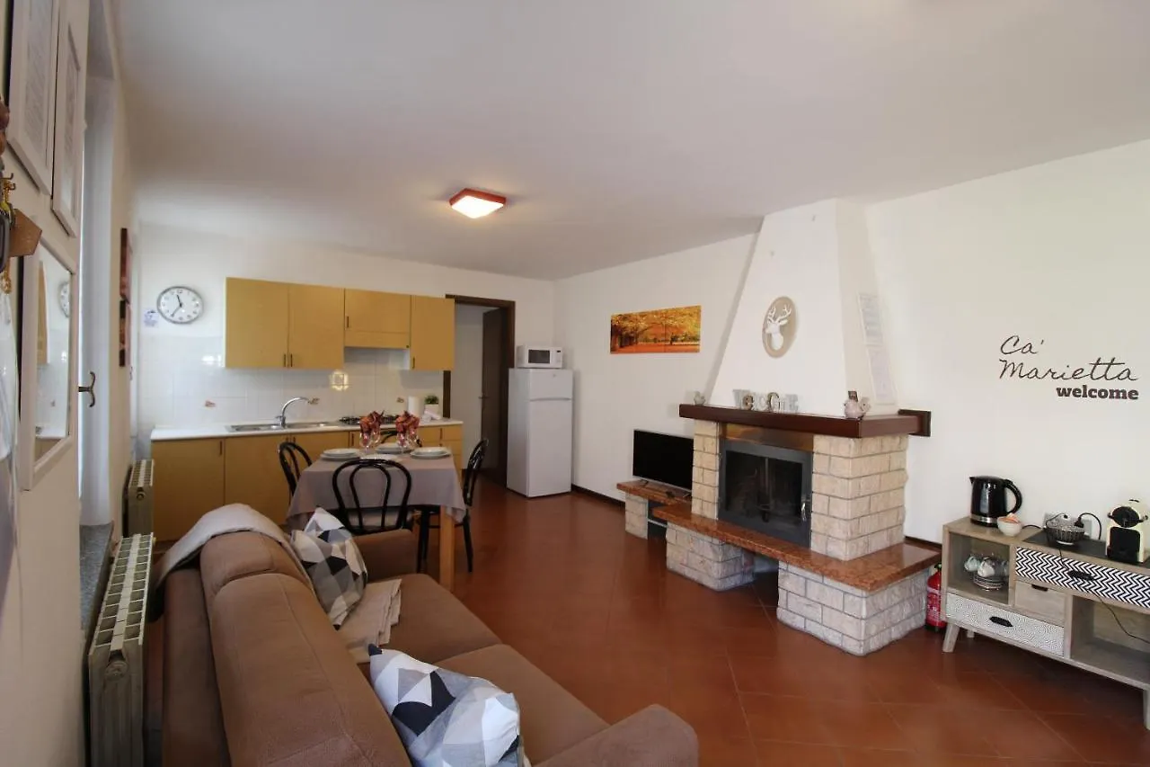 Ca' Marietta al Centro Storico Villa Borno 0*,  Italia